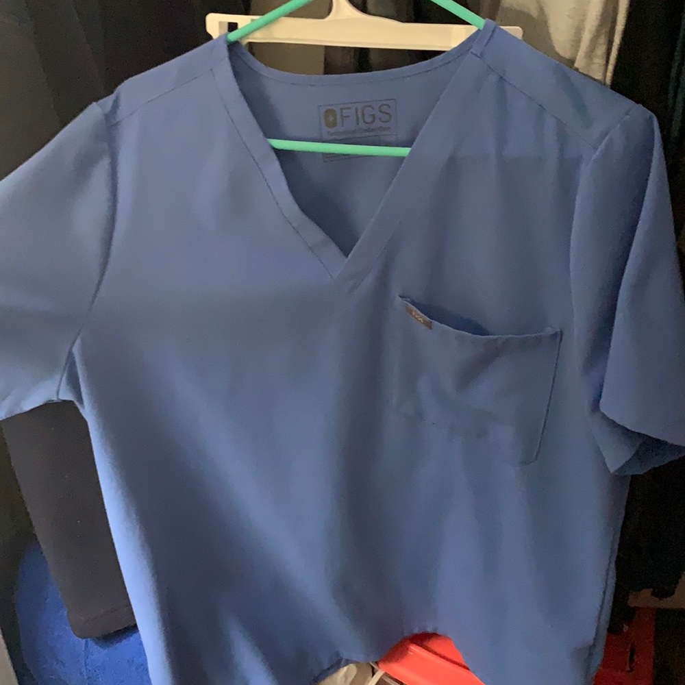 XL FIGS Celia blue one pocket scrub top